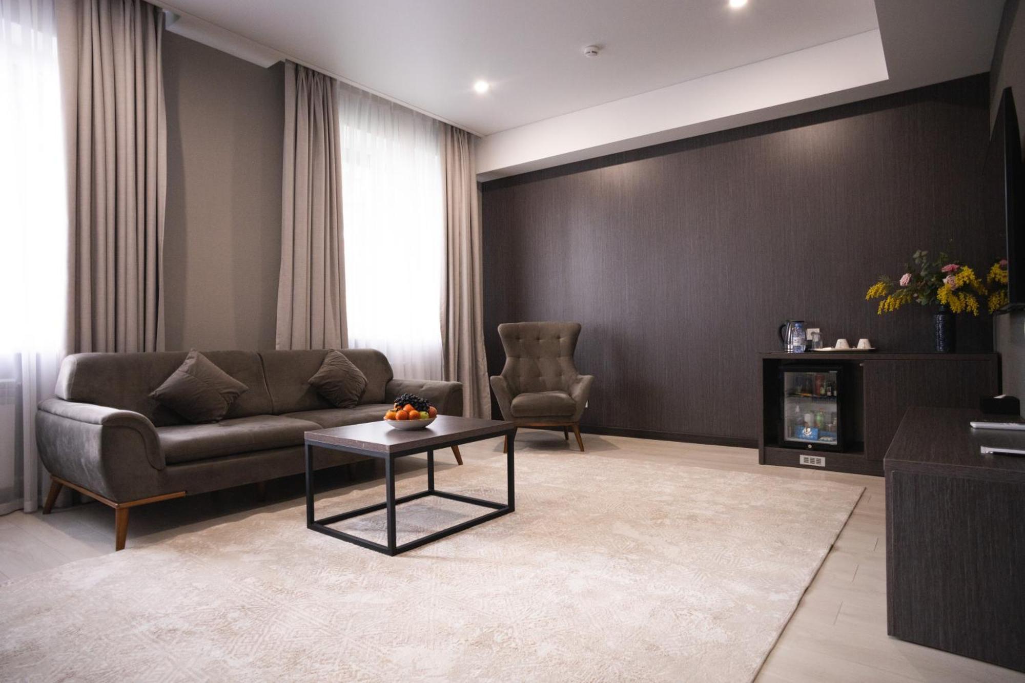 Resident Hotel Kazybek Bi Almaty Exterior foto